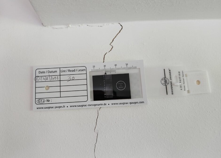 Expert bâtiment fissures intérieur maison Saintes